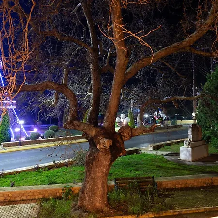 Stone Across Eiffel's Tower - Filiatro 3 *