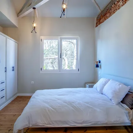 Stone Across Eiffel's Tower - Filiatro 3 Casa vacanze Filiatrá