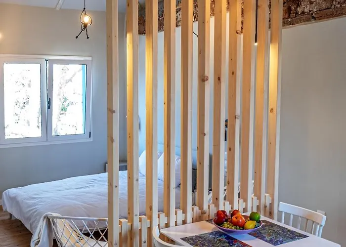 Stone Across Eiffel's Tower - Filiatro 3 Filiatrá