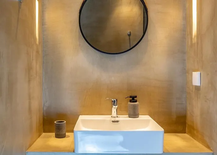 Stone Across Eiffel's Tower - Filiatro 3 Filiatrá