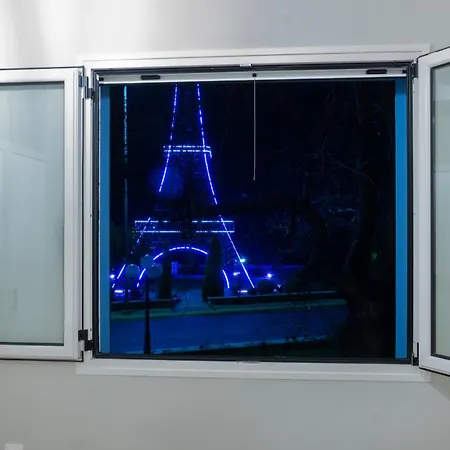 Stone Across Eiffel's Tower - Filiatro 3 Filiatrá