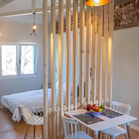 Stone Across Eiffel's Tower - Filiatro 3 *