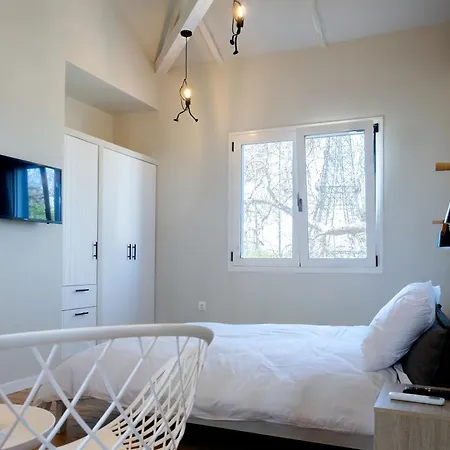 Stone Across Eiffel's Tower - Filiatro 3 Casa de Férias