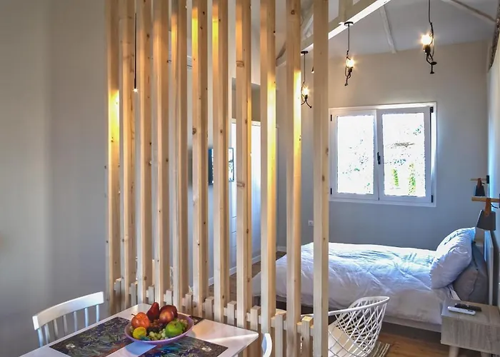 Stone Across Eiffel's Tower - Filiatro 3 Vakantiehuis *