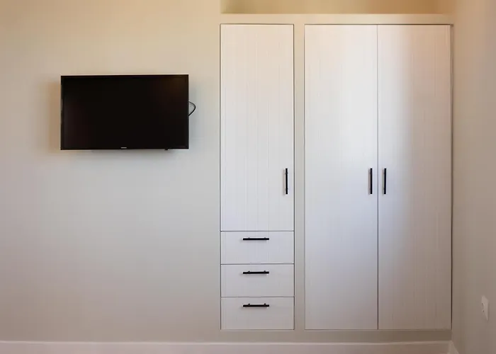 Vakantiehuis Stone Across Eiffel's Tower - Filiatro 3 Filiatra