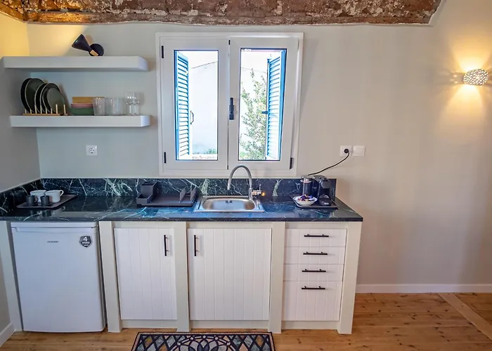 Vakantiehuis Stone Across Eiffel's Tower - Filiatro 3 *