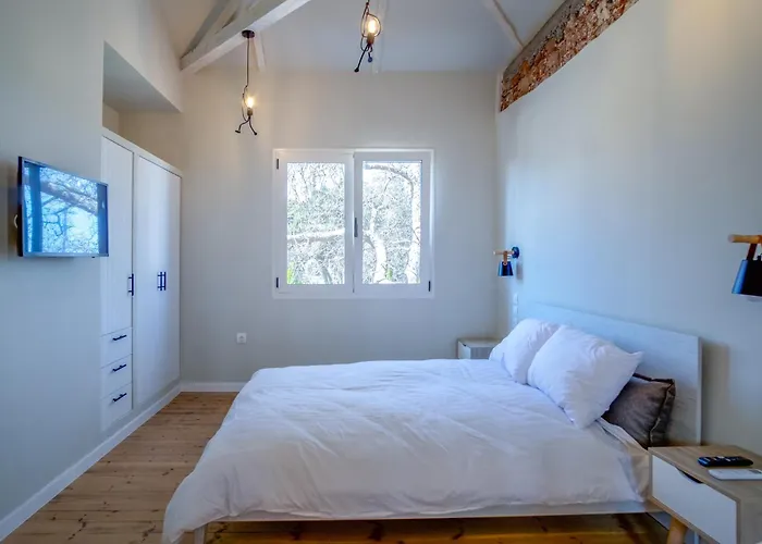 Stone Across Eiffel's Tower - Filiatro 3 Vakantiehuis